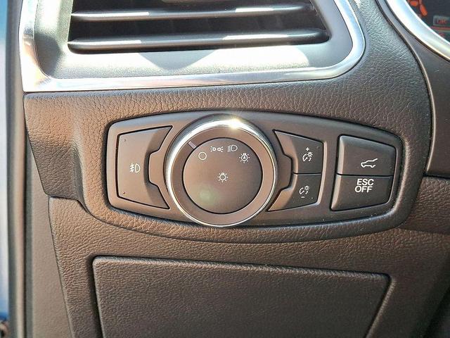 Photo of 2019 Agate Black Metallic Ford Edge