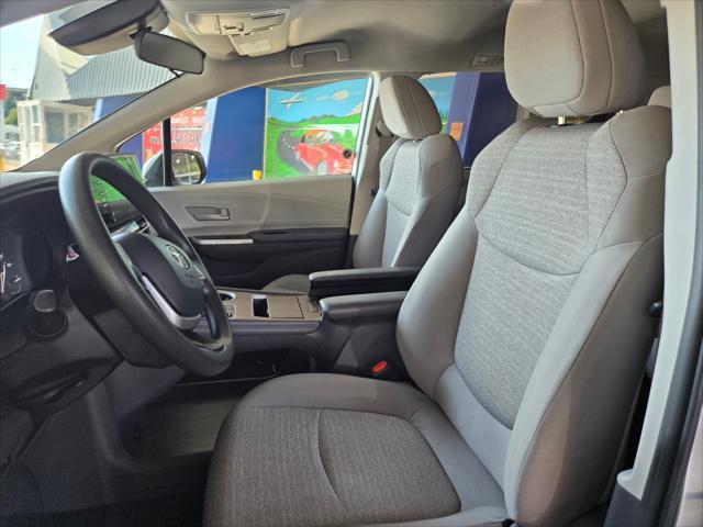 Photo of 2021 Celestial Silver Metallic Toyota Sienna