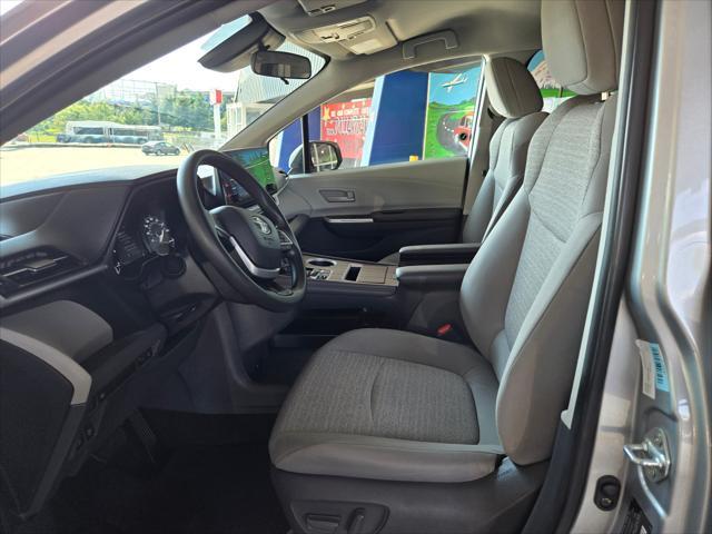 Photo of 2021 Celestial Silver Metallic Toyota Sienna