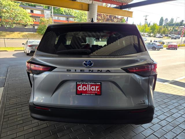 Photo of 2021 Celestial Silver Metallic Toyota Sienna