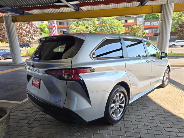 Photo of 2021 Celestial Silver Metallic Toyota Sienna