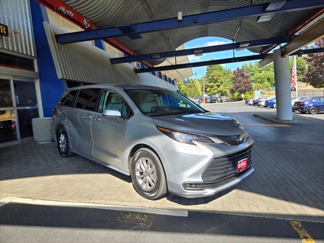 Photo of 2021 Celestial Silver Metallic Toyota Sienna