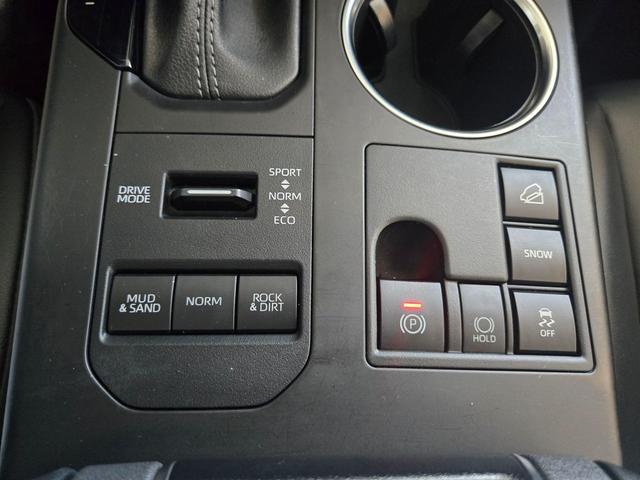 Photo of 2023 Wind Chill Pearl Toyota Highlander