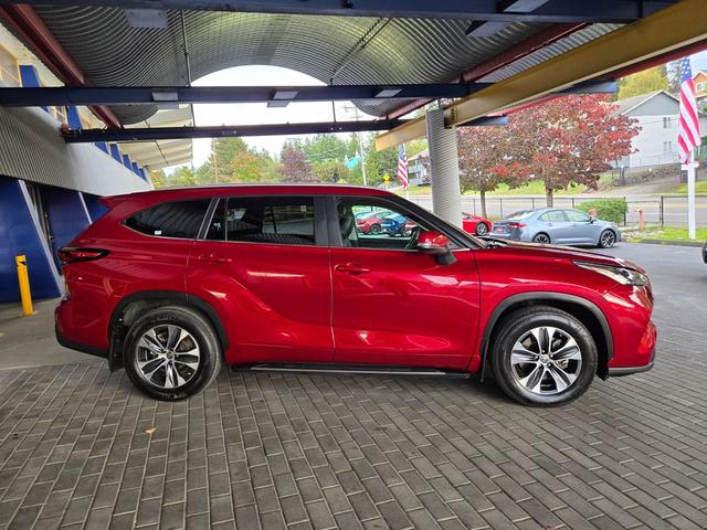 Photo of 2024 Ruby Flare Pearl Toyota Highlander