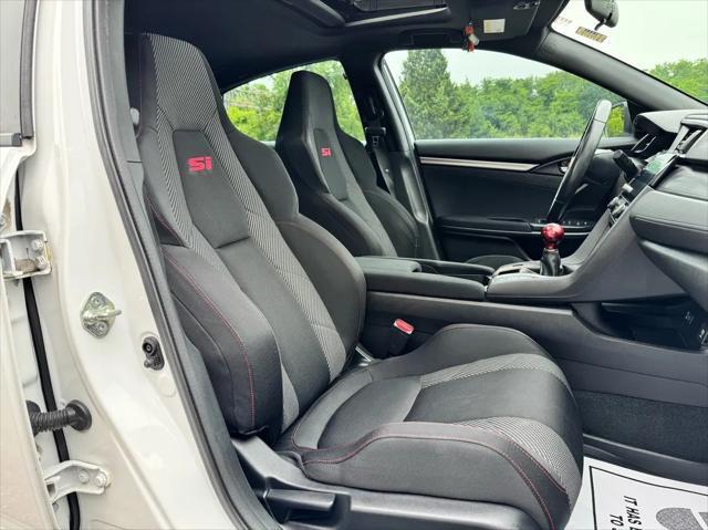 Photo of 2019 Platinum White Pearl Honda Civic Si