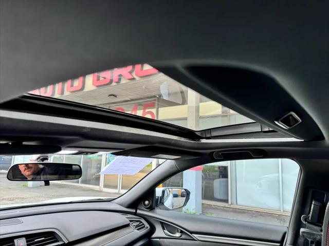 Photo of 2019 Platinum White Pearl Honda Civic Si