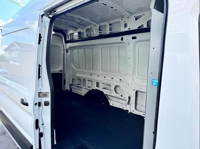 Photo of 2023 Oxford White Ford Transit-350