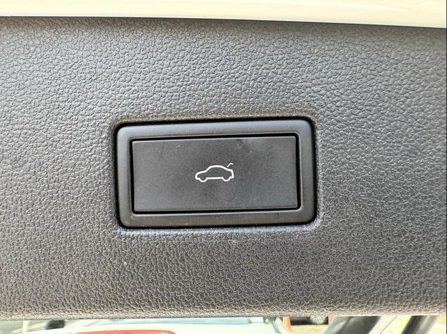 Photo of 2022 White Volkswagen Tiguan