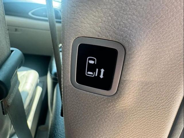 Photo of 2021 Velvet Red Pearlcoat Chrysler Pacifica
