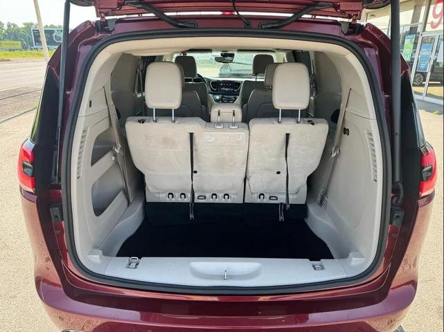 Photo of 2021 Velvet Red Pearlcoat Chrysler Pacifica