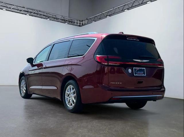Photo of 2021 Velvet Red Pearlcoat Chrysler Pacifica