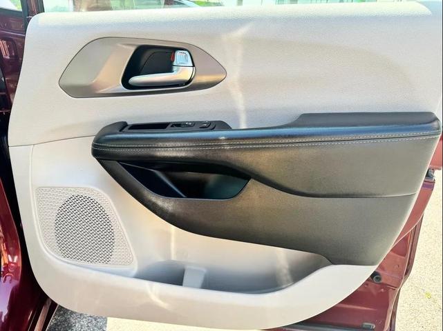 Photo of 2021 Velvet Red Pearlcoat Chrysler Pacifica