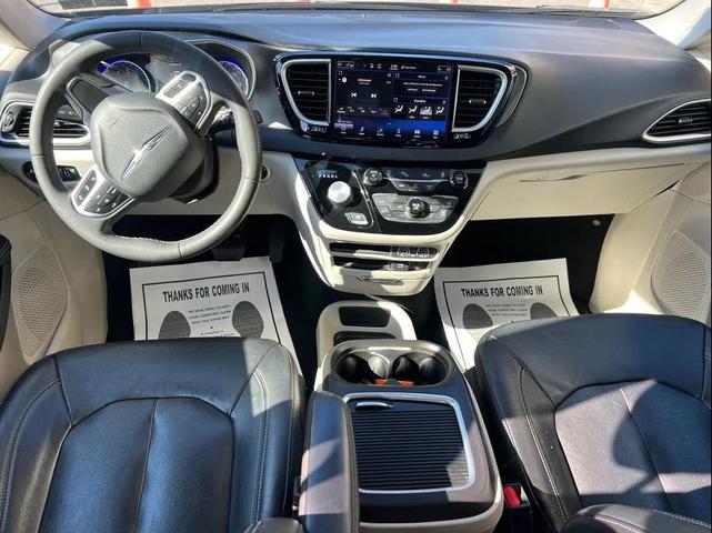 Photo of 2022 Gray Chrysler Pacifica