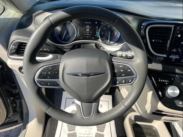 Photo of 2022 Gray Chrysler Pacifica