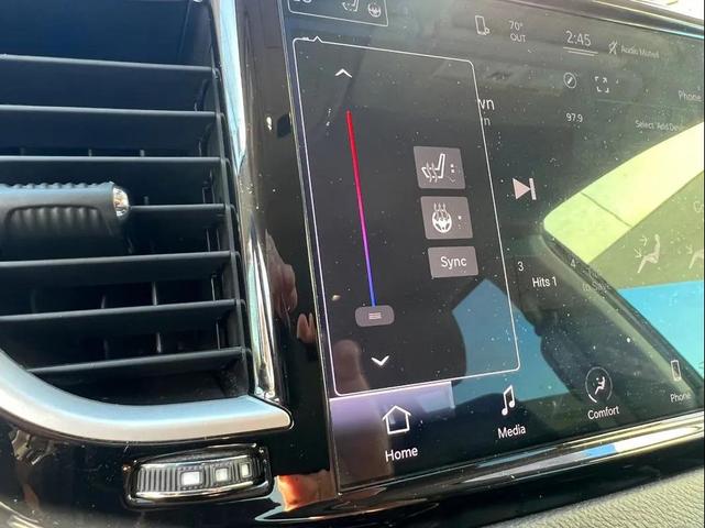 Photo of 2022 Gray Chrysler Pacifica