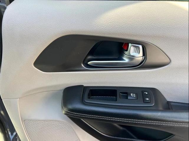 Photo of 2022 Gray Chrysler Pacifica