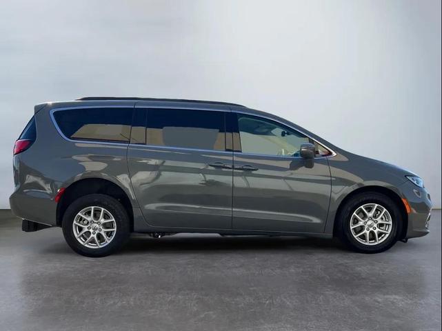 Photo of 2022 Gray Chrysler Pacifica