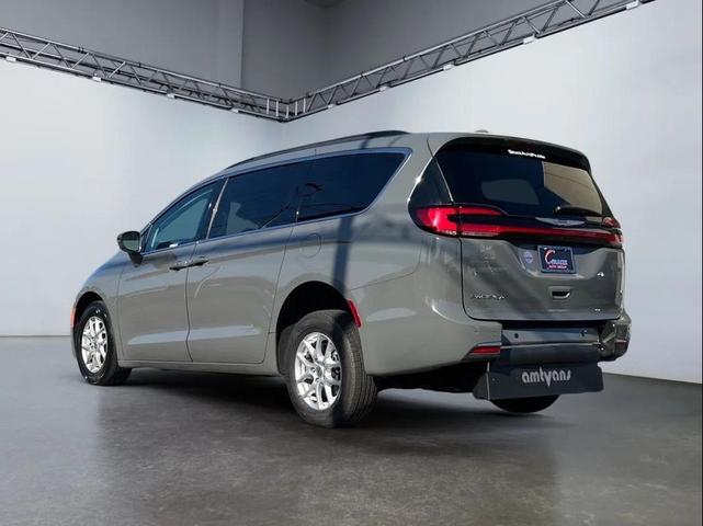 Photo of 2022 Gray Chrysler Pacifica