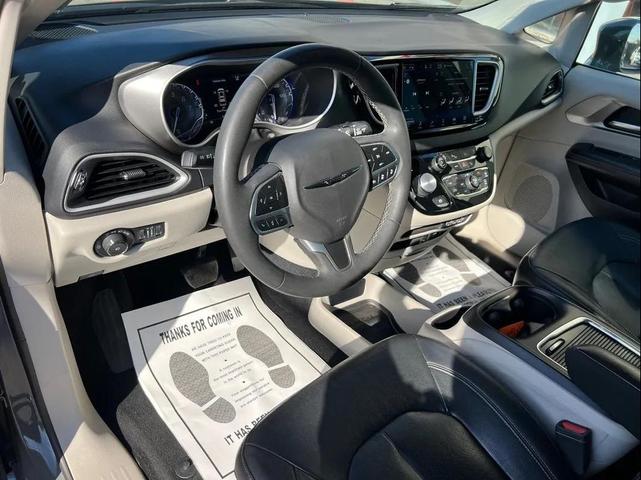 Photo of 2022 Gray Chrysler Pacifica