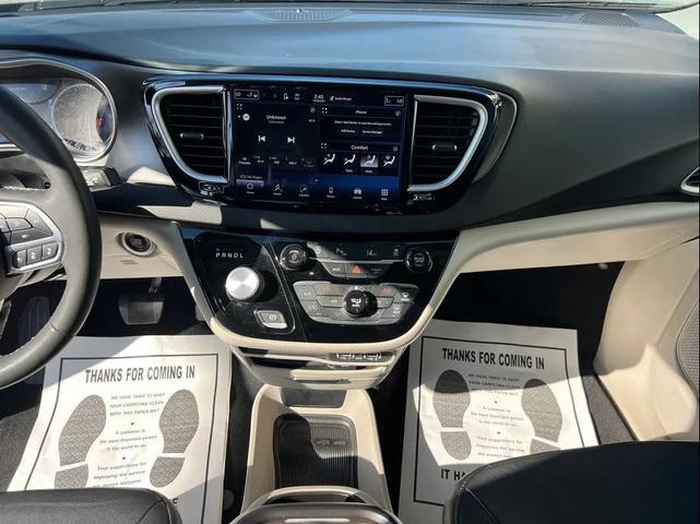 Photo of 2022 Gray Chrysler Pacifica