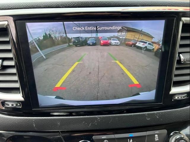 Photo of 2022 Bright White Clearcoat Chrysler Pacifica
