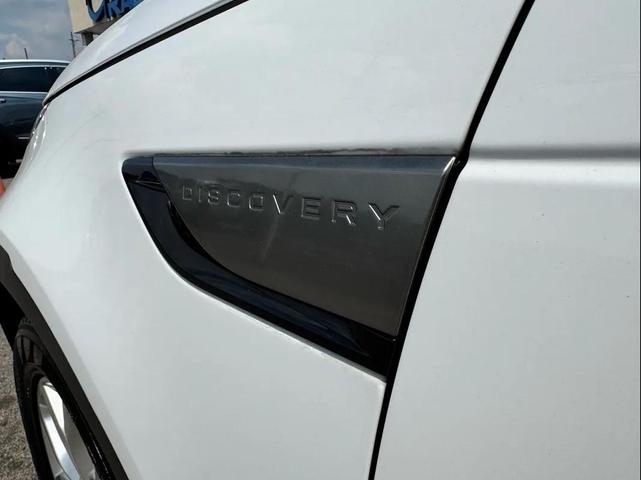 Photo of 2019 White Land Rover Discovery