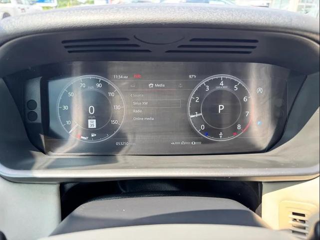 Photo of 2019 White Land Rover Discovery