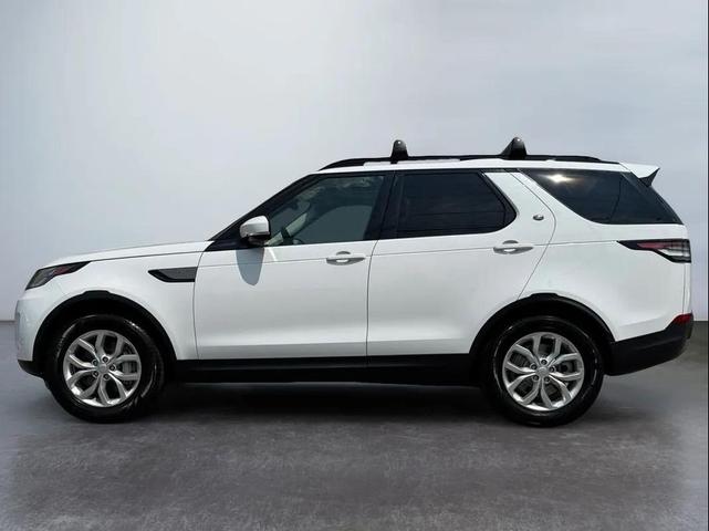 Photo of 2019 White Land Rover Discovery
