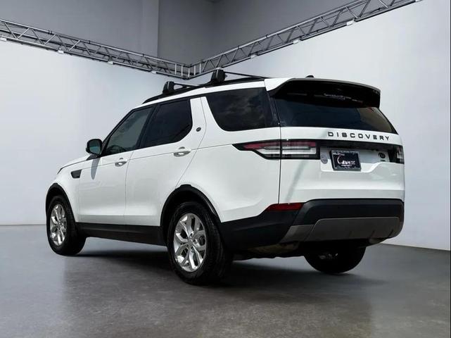 Photo of 2019 White Land Rover Discovery