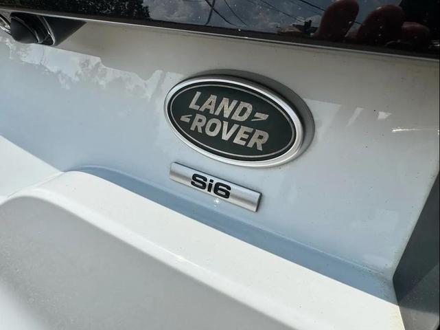 Photo of 2019 White Land Rover Discovery