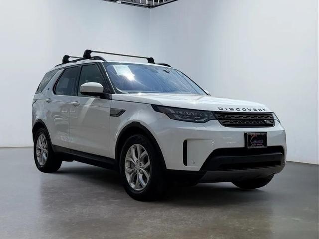 Photo of 2019 White Land Rover Discovery
