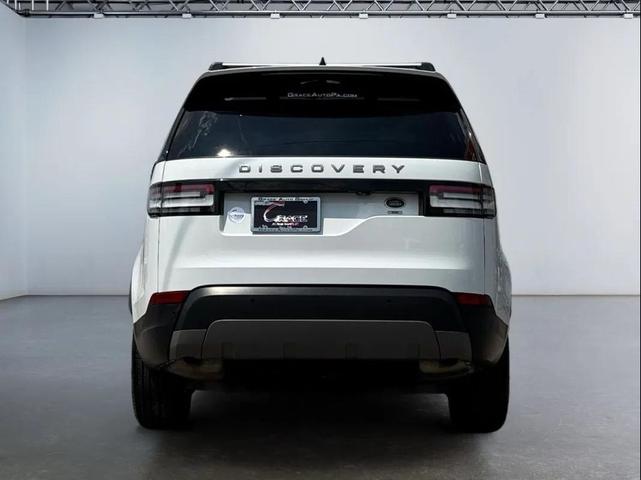 Photo of 2019 White Land Rover Discovery