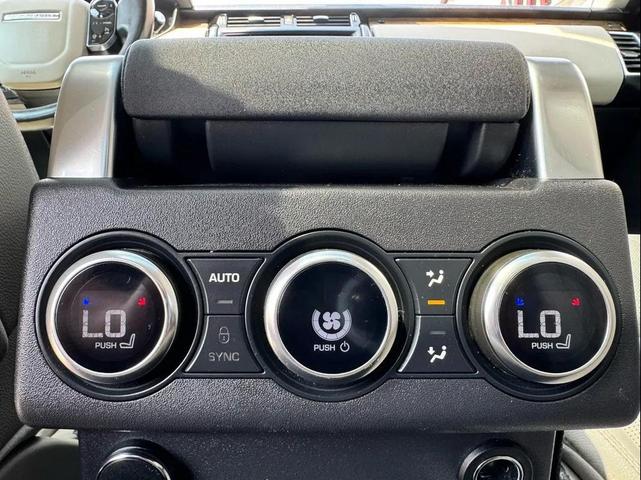 Photo of 2019 White Land Rover Discovery