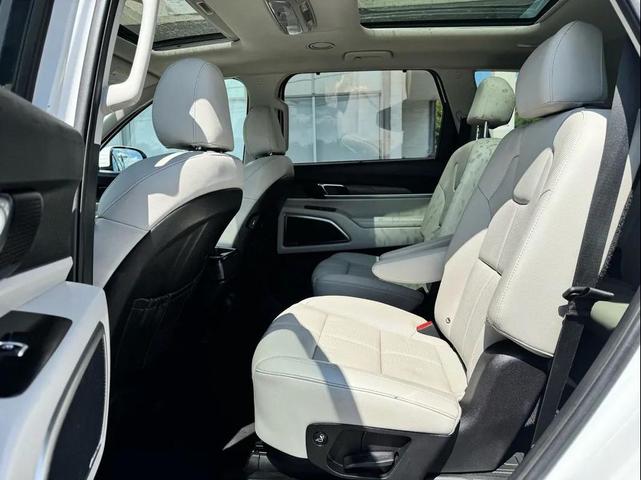 Photo of 2020 Snow White Pearl Kia Telluride