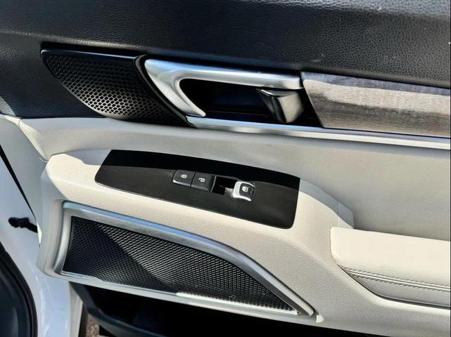 Photo of 2020 Snow White Pearl Kia Telluride