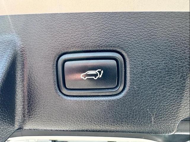 Photo of 2020 Snow White Pearl Kia Telluride