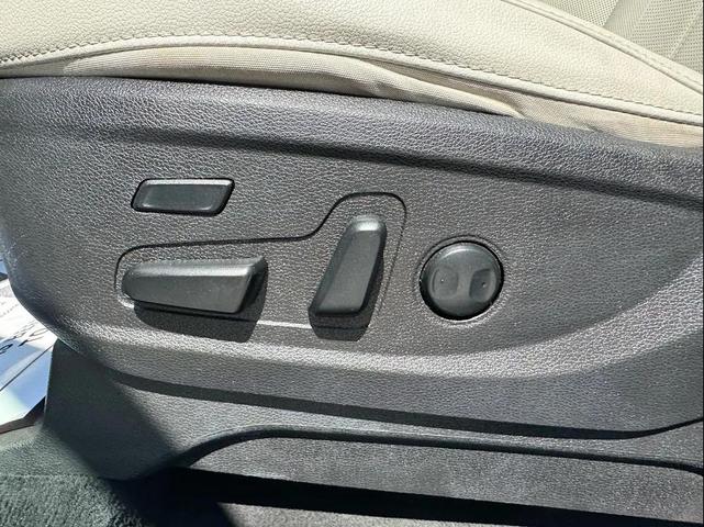 Photo of 2020 Snow White Pearl Kia Telluride