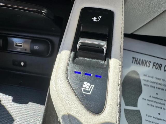 Photo of 2020 Snow White Pearl Kia Telluride