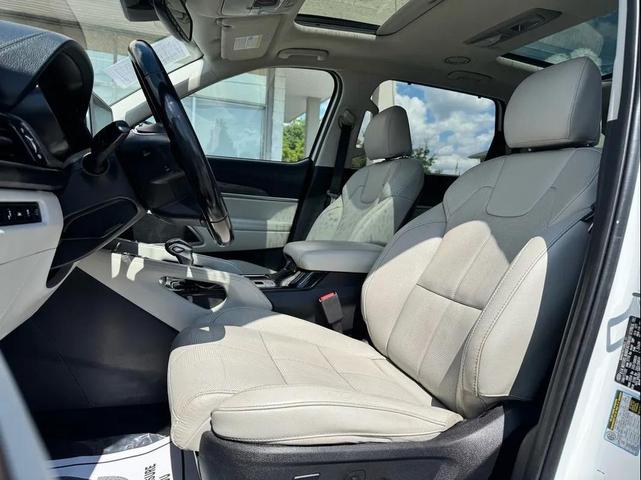 Photo of 2020 Snow White Pearl Kia Telluride