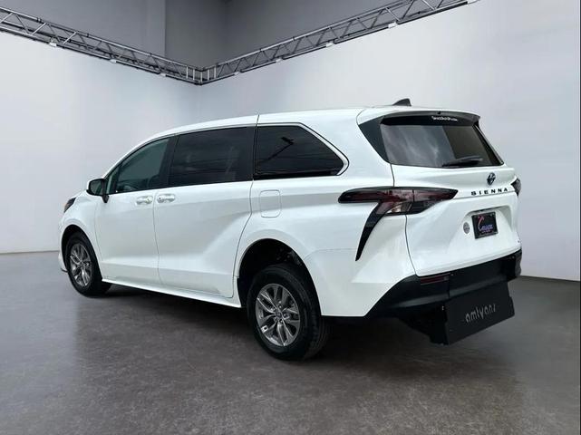 Photo of 2023  Toyota Sienna