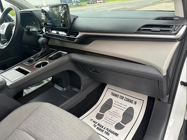 Photo of 2023  Toyota Sienna