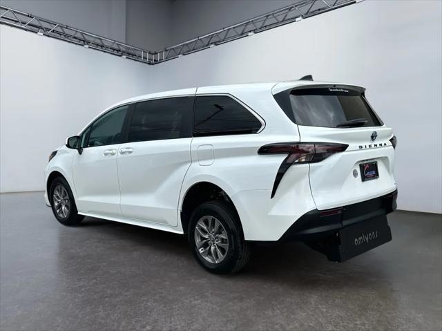 Photo of 2023  Toyota Sienna