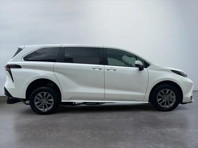 Photo of 2023  Toyota Sienna