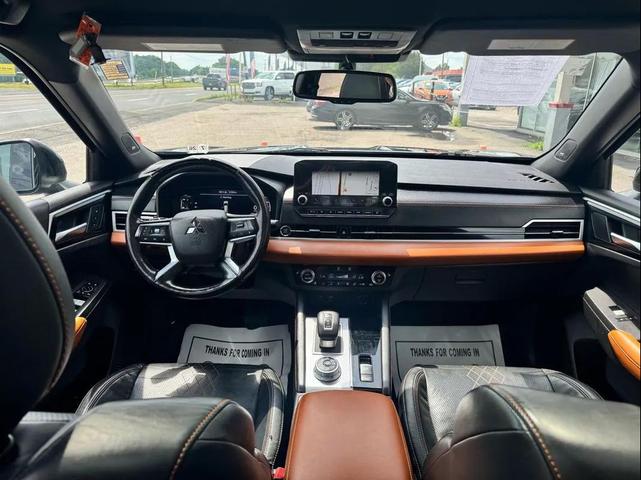 Photo of 2022 Black Mitsubishi Outlander