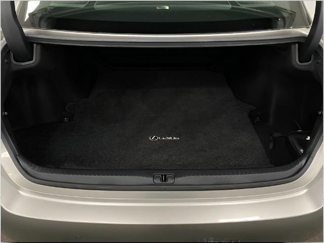 Photo of 2021 Atomic Silver Lexus RC 350