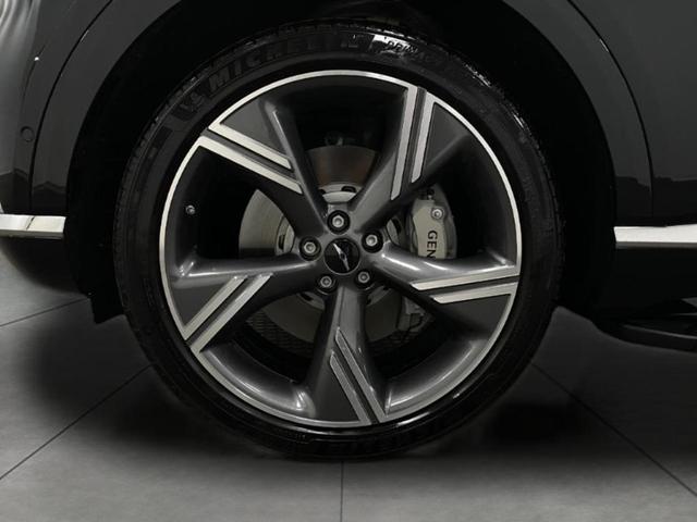 Photo of 2025 Vik Black Genesis GV80