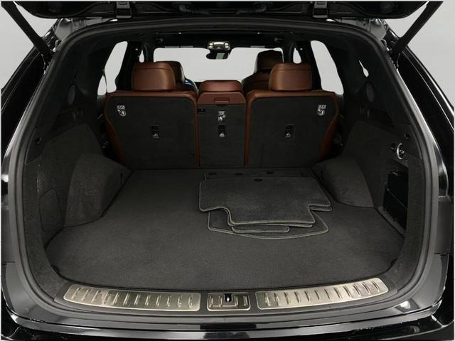 Photo of 2025 Vik Black Genesis GV80