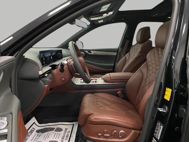 Photo of 2025 Vik Black Genesis GV80