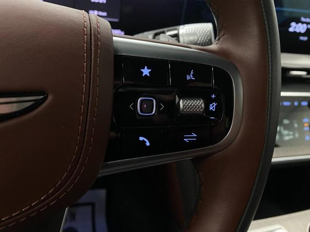 Photo of 2025 Vik Black Genesis GV80