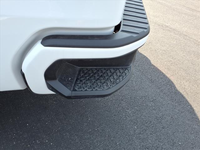 Photo of 2024 Summit White GMC Sierra 1500